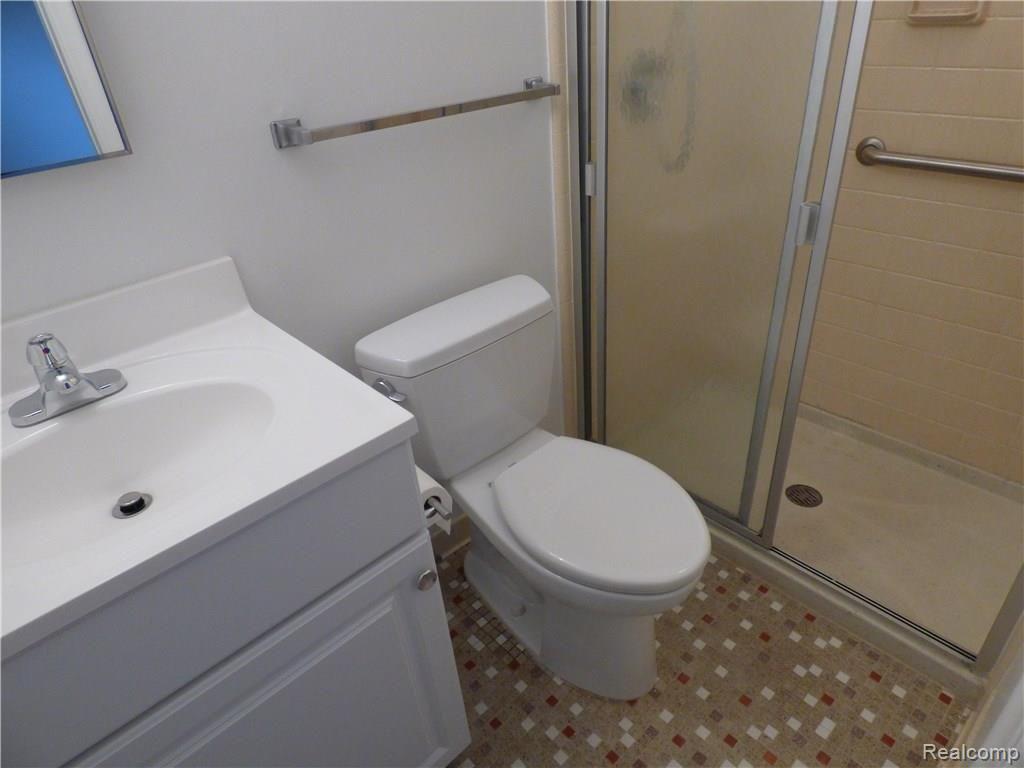 29809 North Rutherland Street Southfield, MI 48076 - Photo 9 of 26 P1010201.JPG