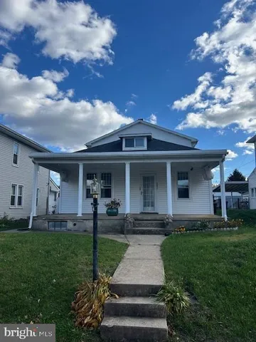 $1,695 | 161 North 3rd Street, Mount Wolf, PA 17347