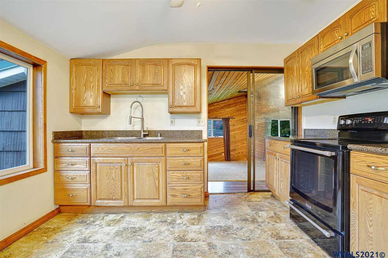 9920 Wells Landing Road Independence, OR 97351 - Photo 11 of 23