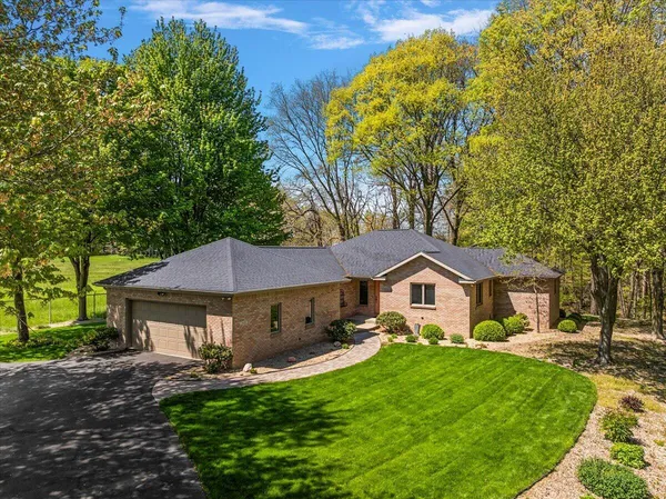 $515,000 | 2400 Pine Hill Court, St. Joseph, MI 49085