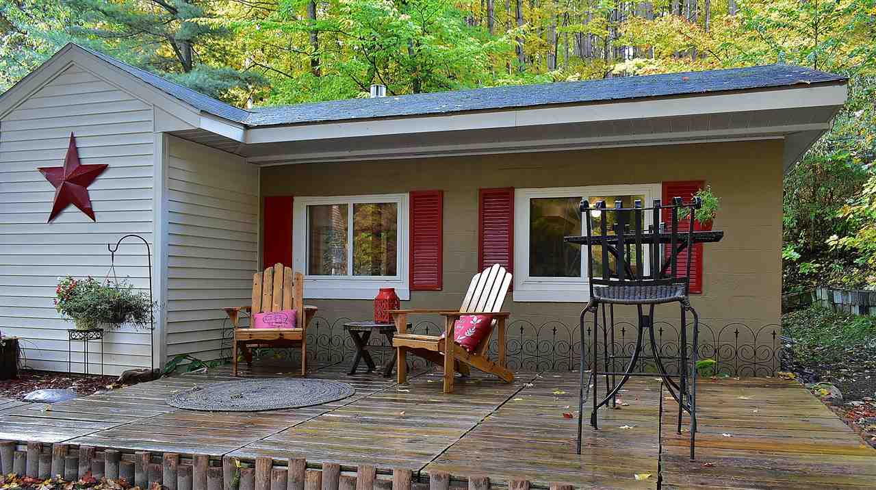 9590 East Grandview Road Traverse City, MI 49684 - Photo 4 of 35 1881065-3.JPG