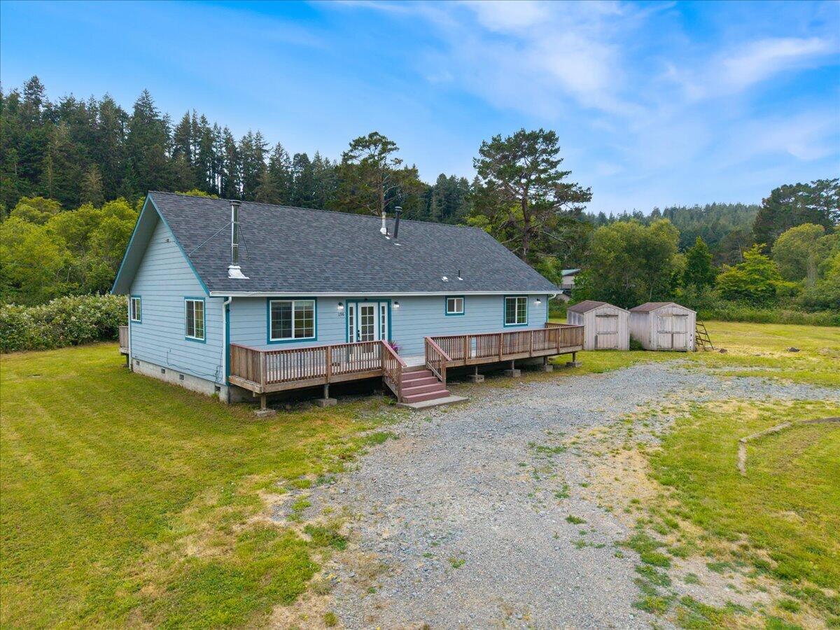 1196 Freshwater Road Eureka, CA 95503 - Photo 31 of 34 a aerial view of a house with swimming pool and big yard