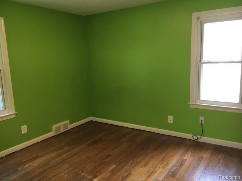 1754 Bournemouth Road Grosse Pointe Woods, MI 48236 - Photo 21 of 25