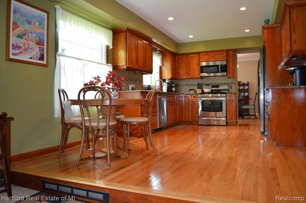 35872 Johnstown Road Farmington, MI 48335 - Photo 16 of 55 DSC_0126 (1024x678).jpg