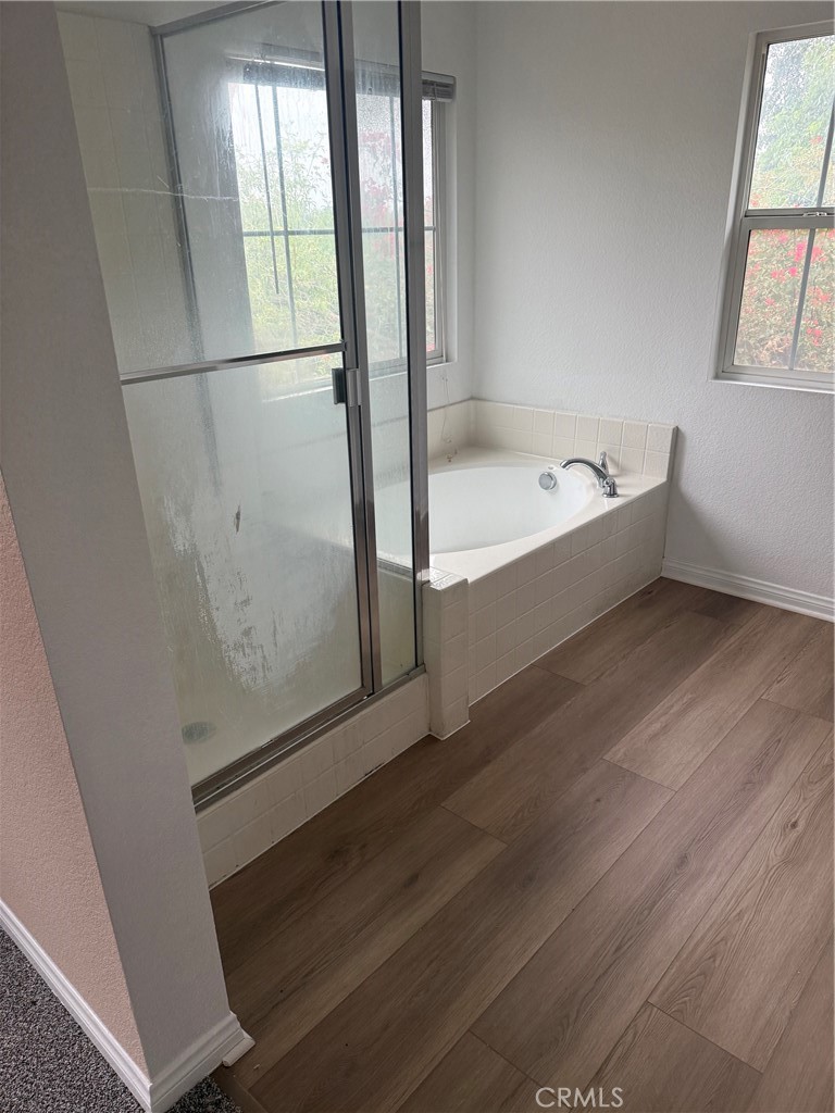 4420 Kristen Court Riverside, CA 92501 - Photo 24 of 39 SEPARATE SHOWER AND TUB