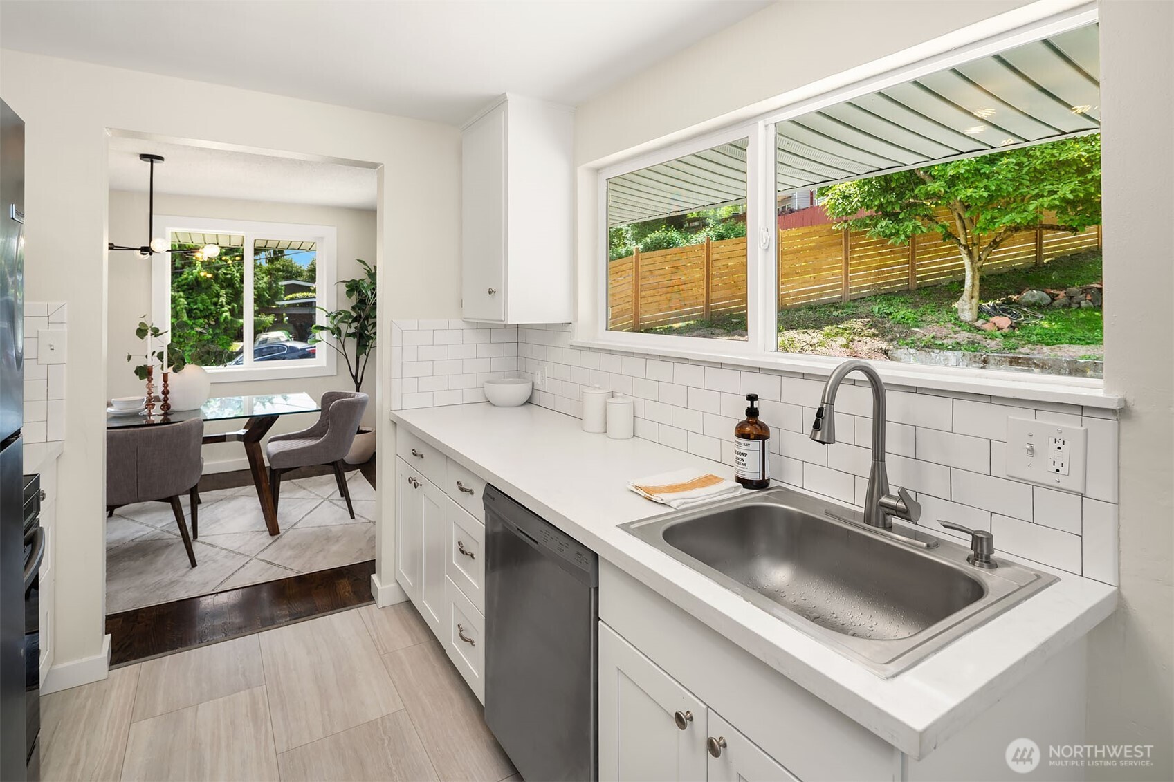 9275 Renton Avenue South Seattle, WA 98118 - Photo 16 of 34