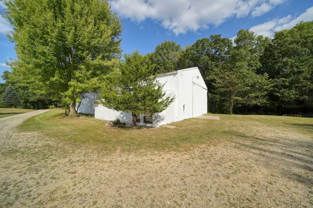 $739,900 | 1865 Lindsey Road, Clarklake, MI 49234
