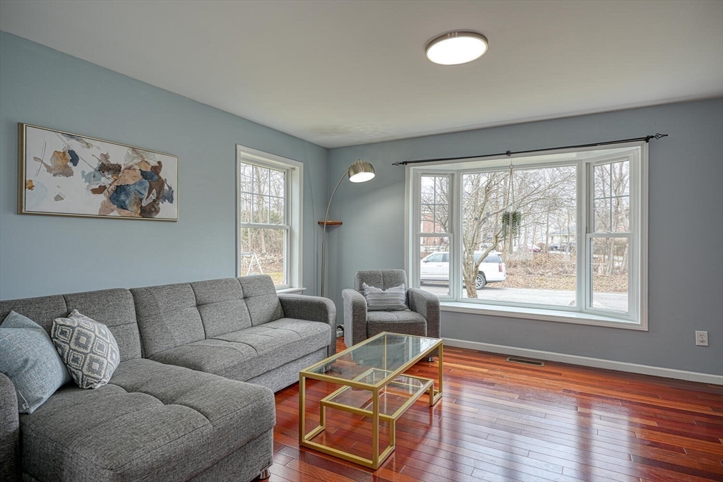 10 Rolfe Avenue Shrewsbury, MA 01545 - Photo 5 of 33 Gallery Image 5