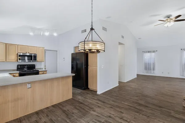 $2,600 | 3926 East Potter Drive, Phoenix, AZ 85050