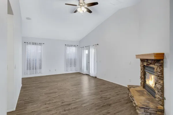 $2,600 | 3926 East Potter Drive, Phoenix, AZ 85050