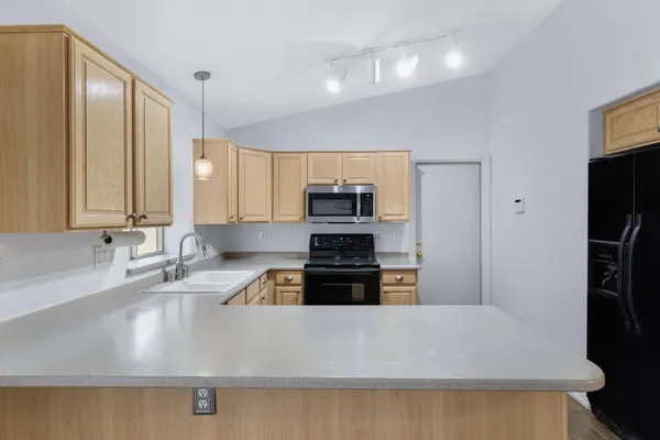 $2,600 | 3926 East Potter Drive, Phoenix, AZ 85050
