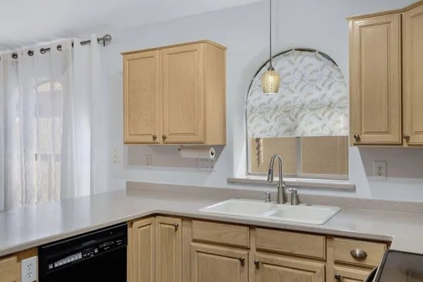 $2,600 | 3926 East Potter Drive, Phoenix, AZ 85050