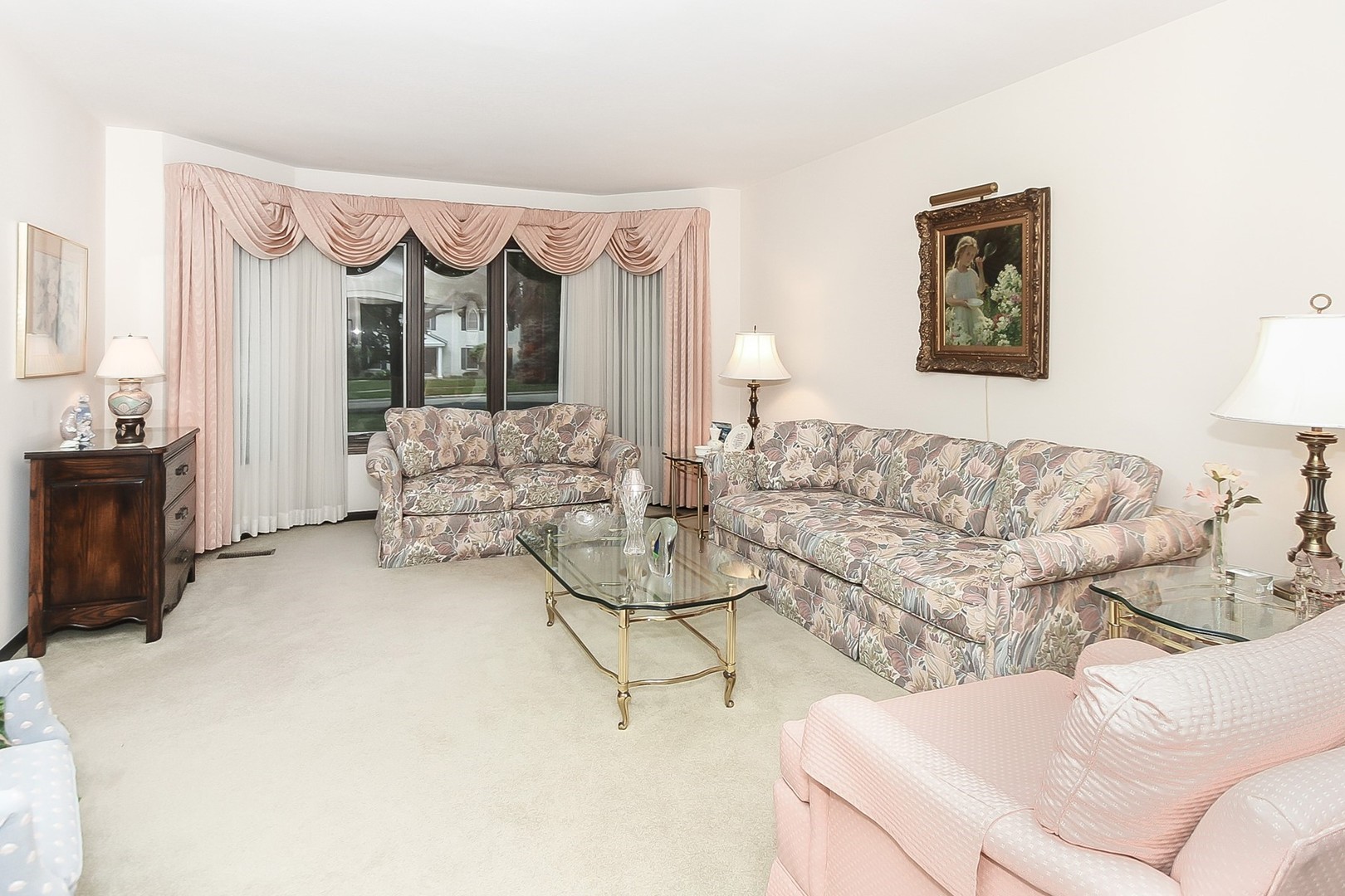 150 Shady Lane Bartlett, IL 60103 - Photo 3 of 34 a living room with furniture and a couch