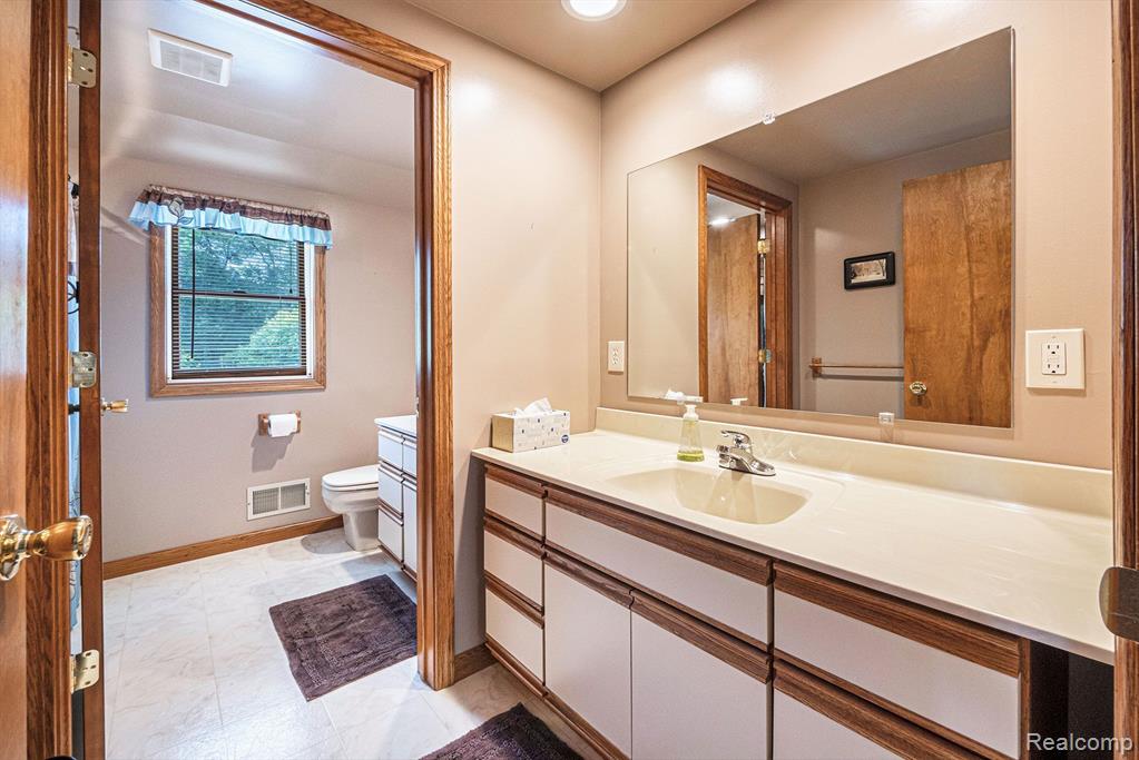 9361 Farmington Road Livonia, MI 48150 - Photo 20 of 39 Gallery Image 20