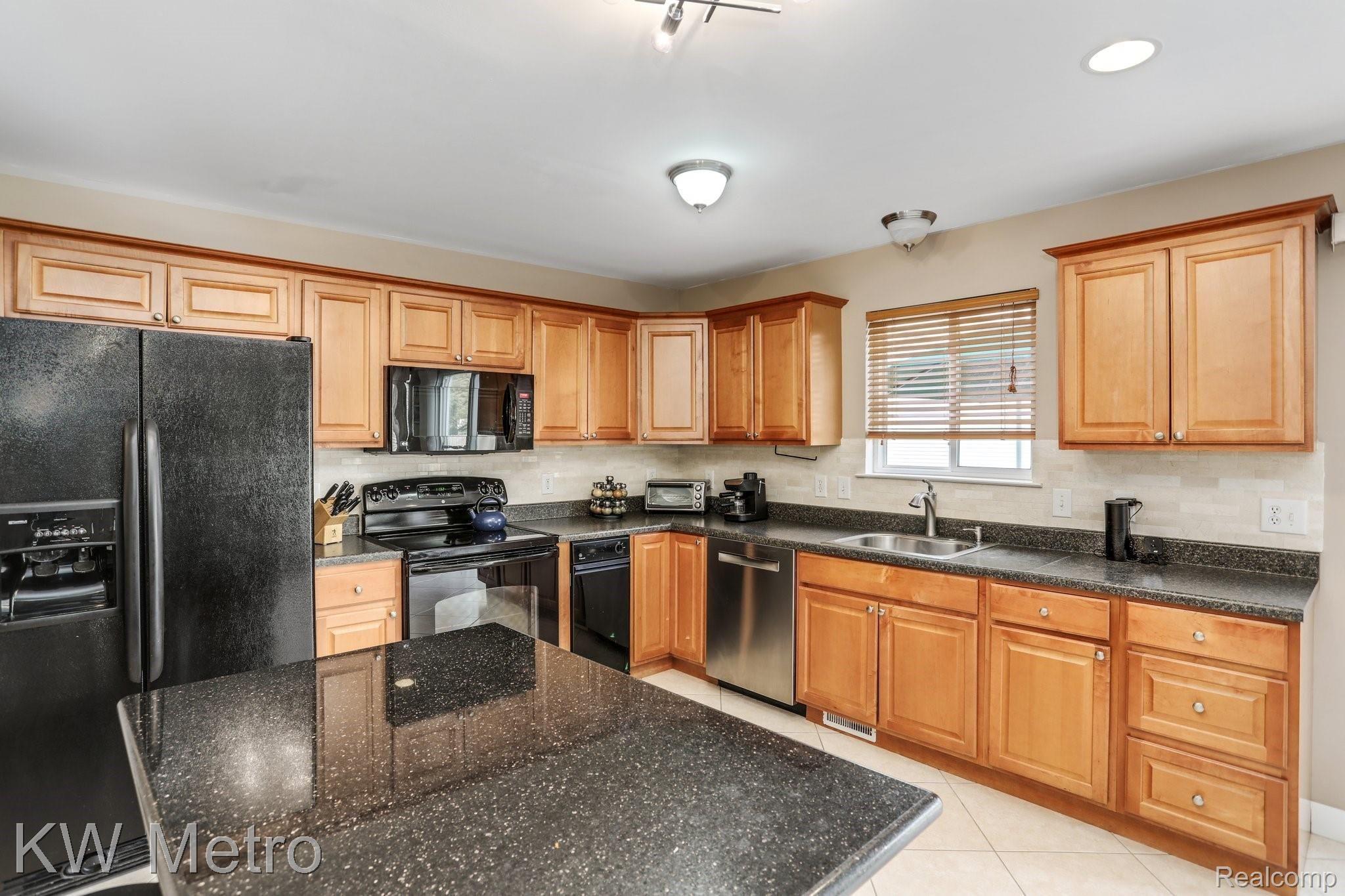 1623 Milverton Road Troy, MI 48083 - Photo 7 of 33 Amazing storage & prep space.jpg