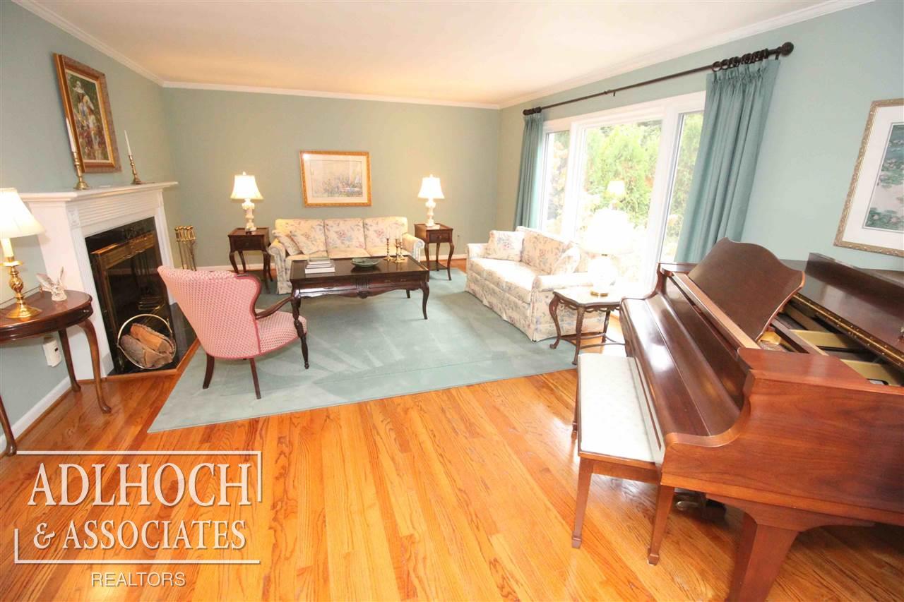 70 Merriweather Road Grosse Pointe, MI 48236 - Photo 21 of 34 31365128-20.JPG