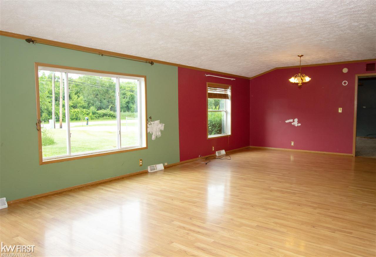 9416 East Richfield Road Davison, MI 48423 - Photo 4 of 25 50048079-3.JPG