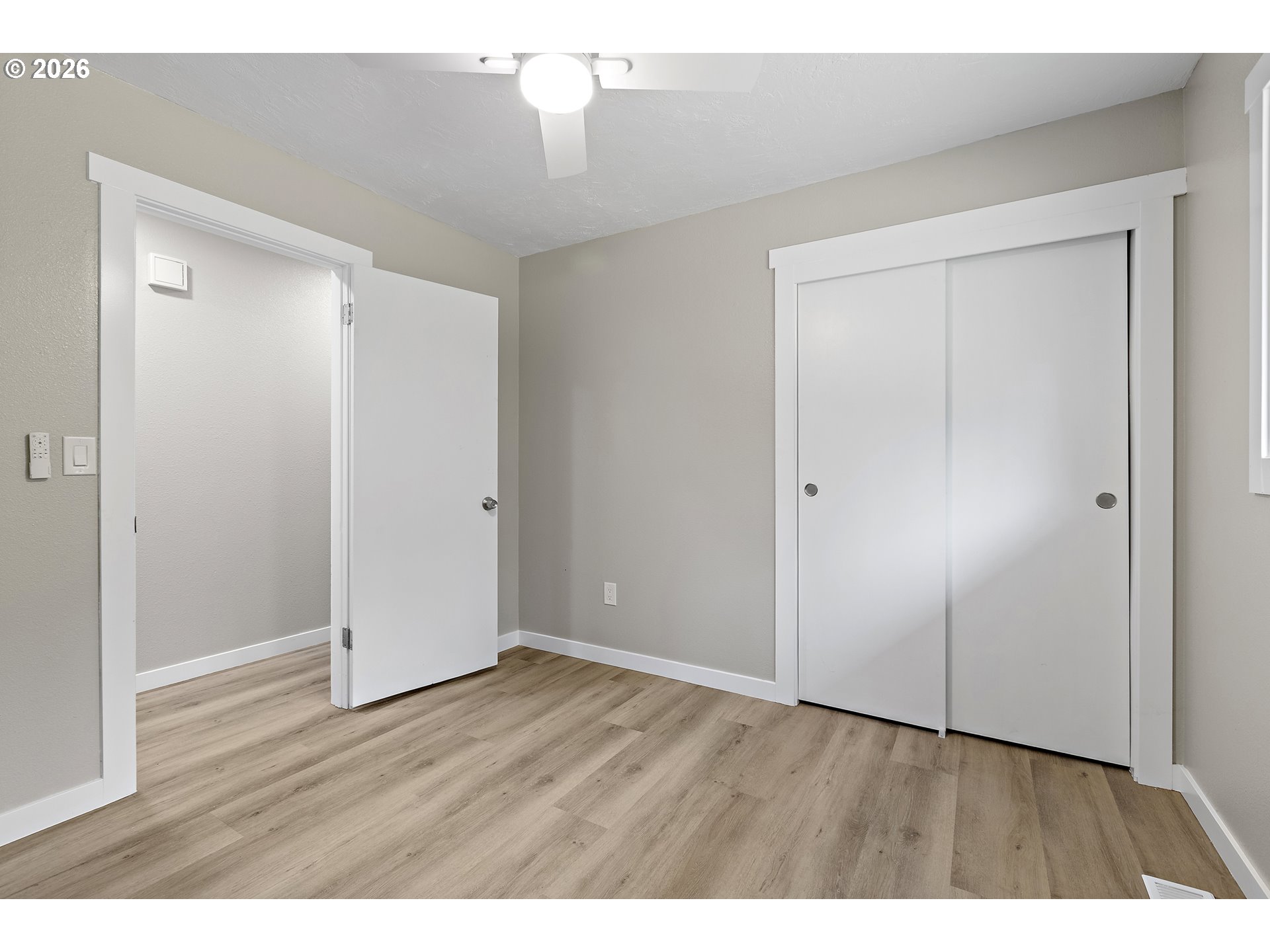 1422 Southwest Hensley Road Troutdale, OR 97060 - Photo 20 of 27 Bedroom