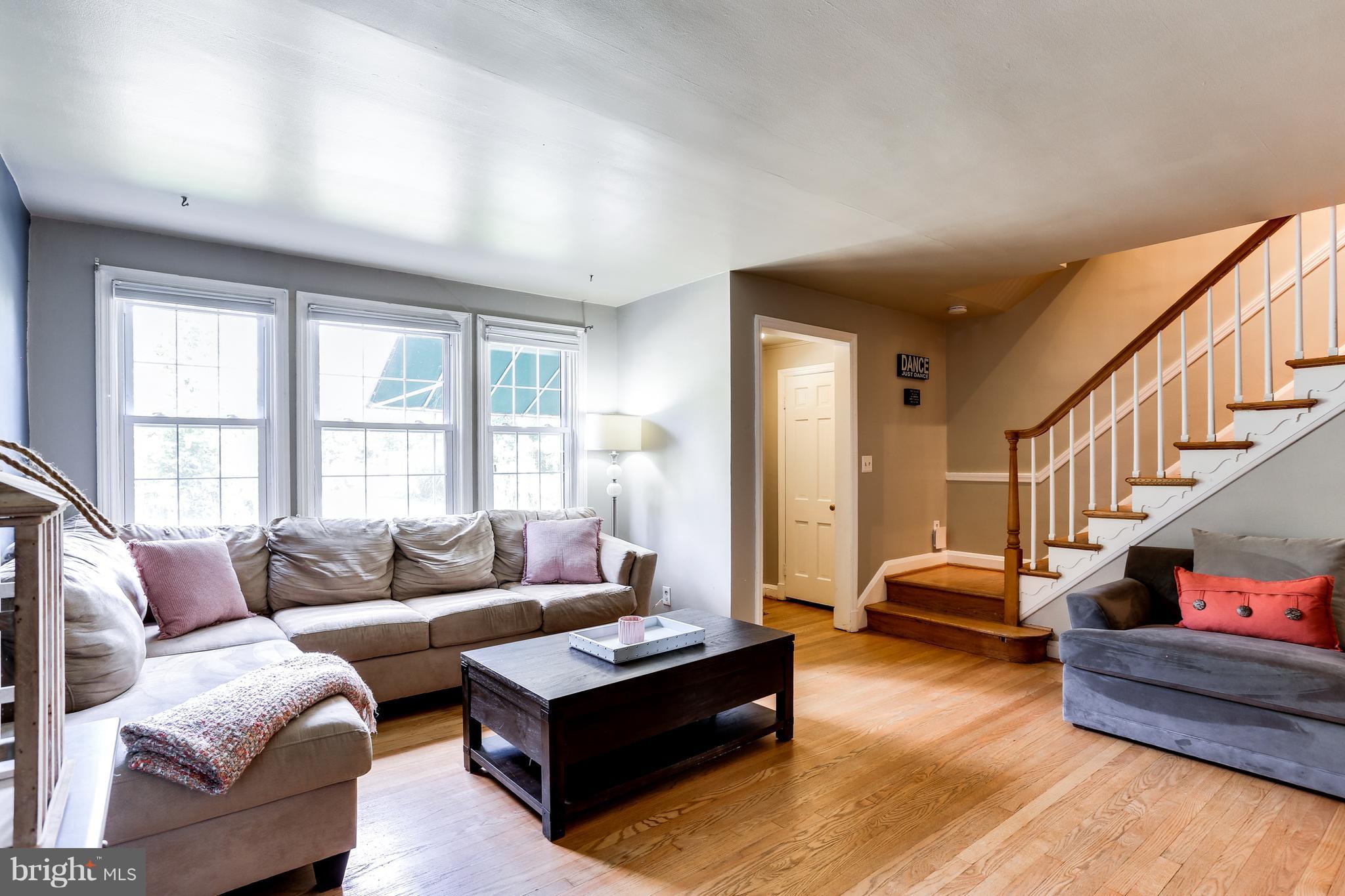 510 Academy Road Baltimore, MD 21228 - Photo 1 of 30 Living Room