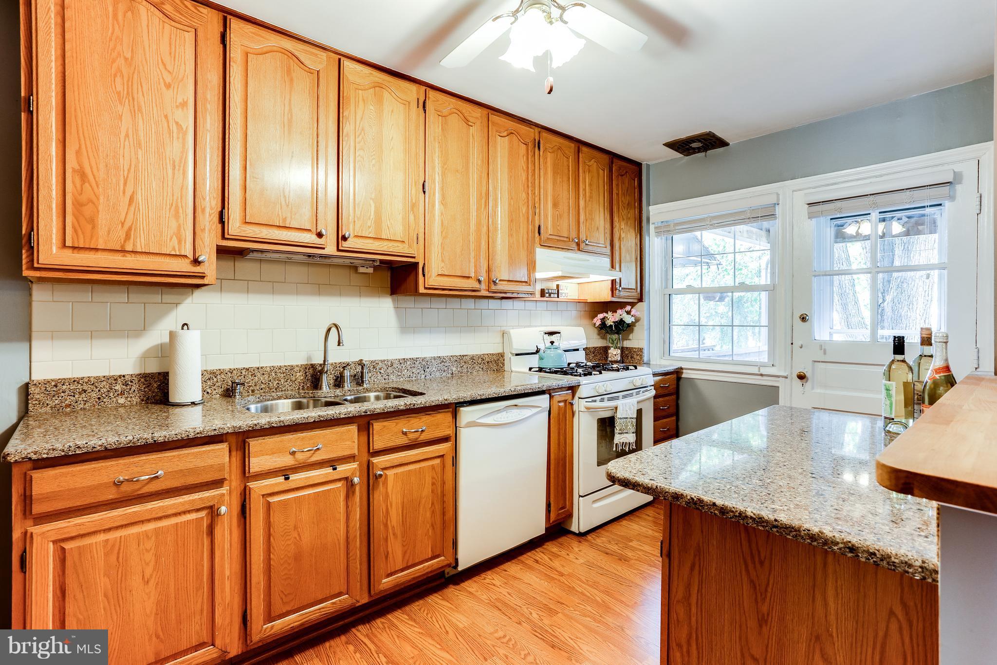510 Academy Road Baltimore, MD 21228 - Photo 8 of 30 Kitchen