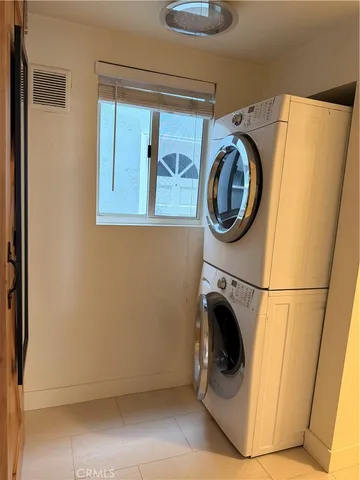 $6,475 | 418 A East Oceanfront, Newport Beach, CA 92661