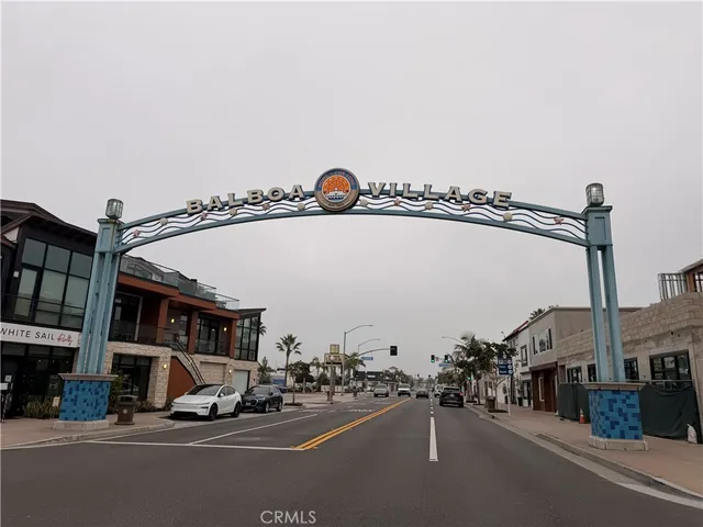 $6,475 | 418 A East Oceanfront, Newport Beach, CA 92661