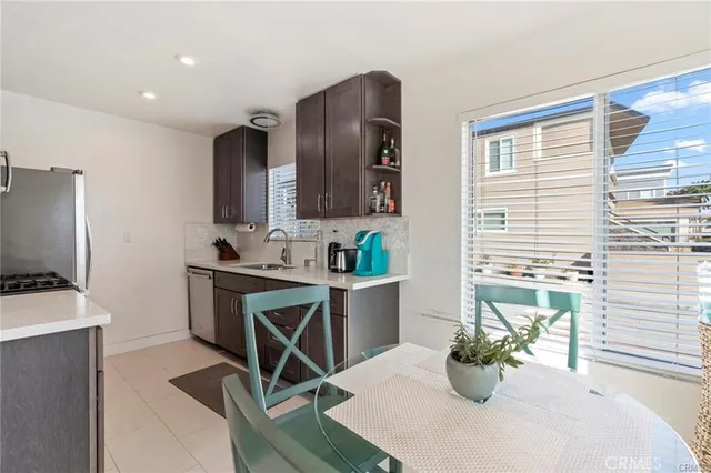 $6,475 | 418 A East Oceanfront, Newport Beach, CA 92661