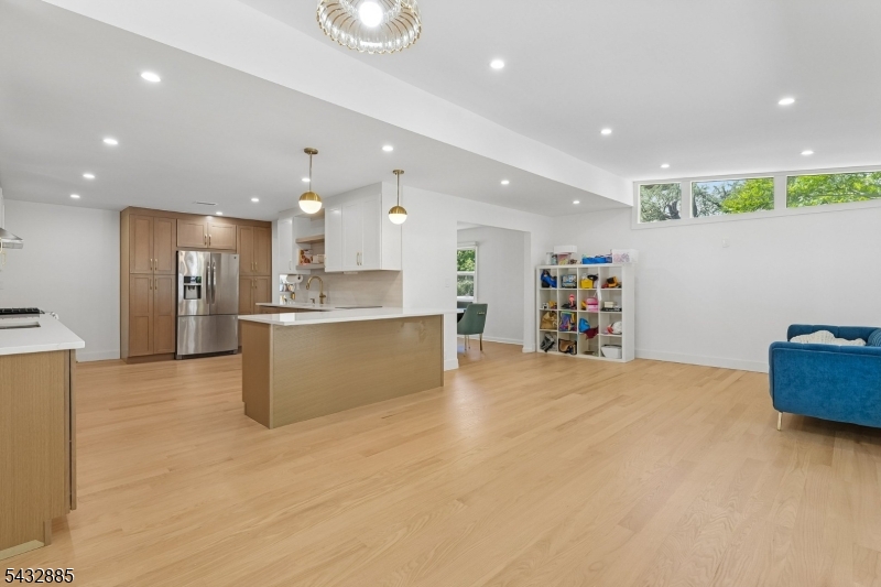 215 Exeter Way Hillside, NJ 07205 - Photo 8 of 34