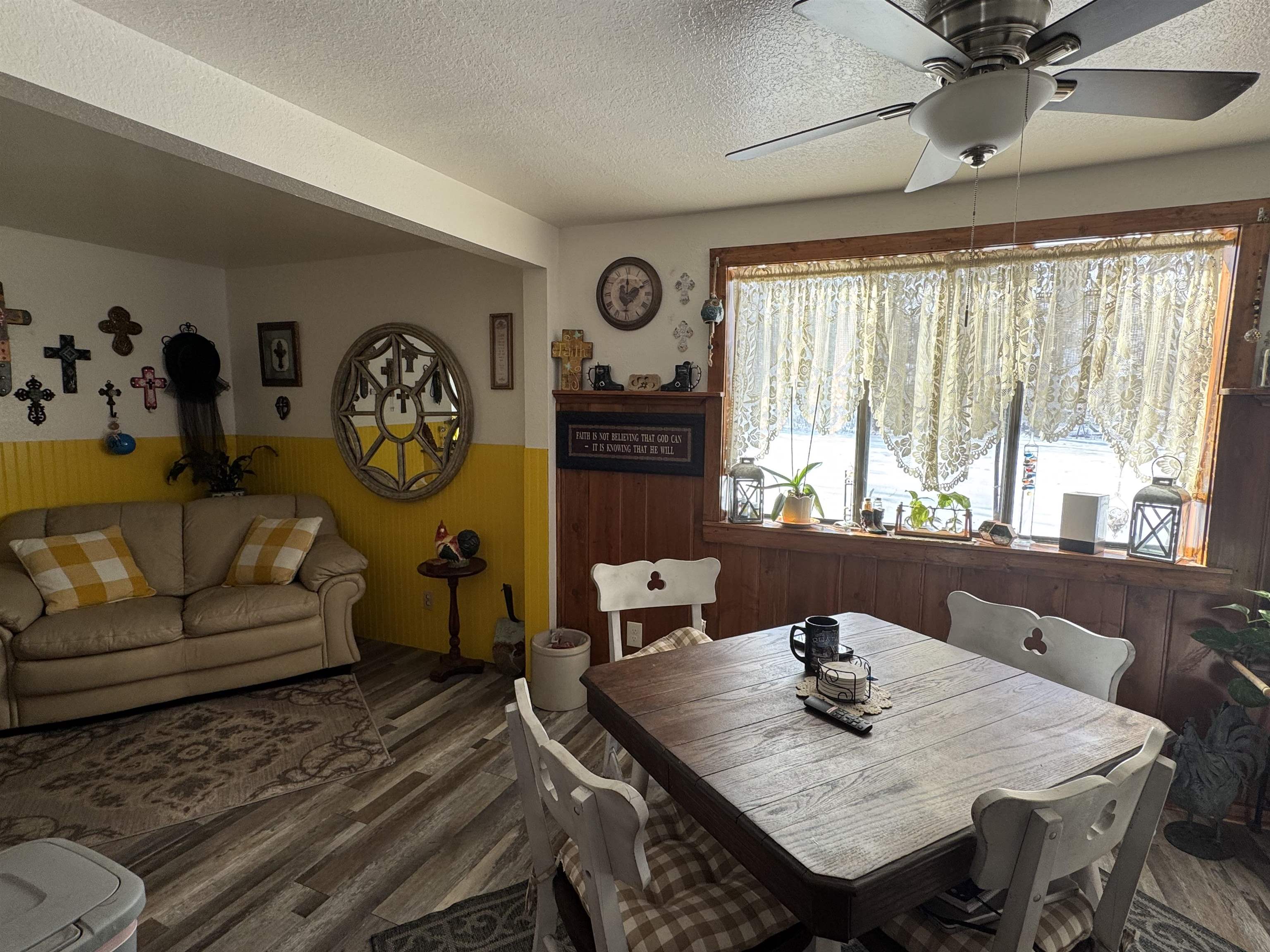 2138 Lavelle Road Flint, MI 48504 - Photo 8 of 20 50165091-a40b13a6-bad6-4018-8d1d-82bfba8e3ca3.JPG