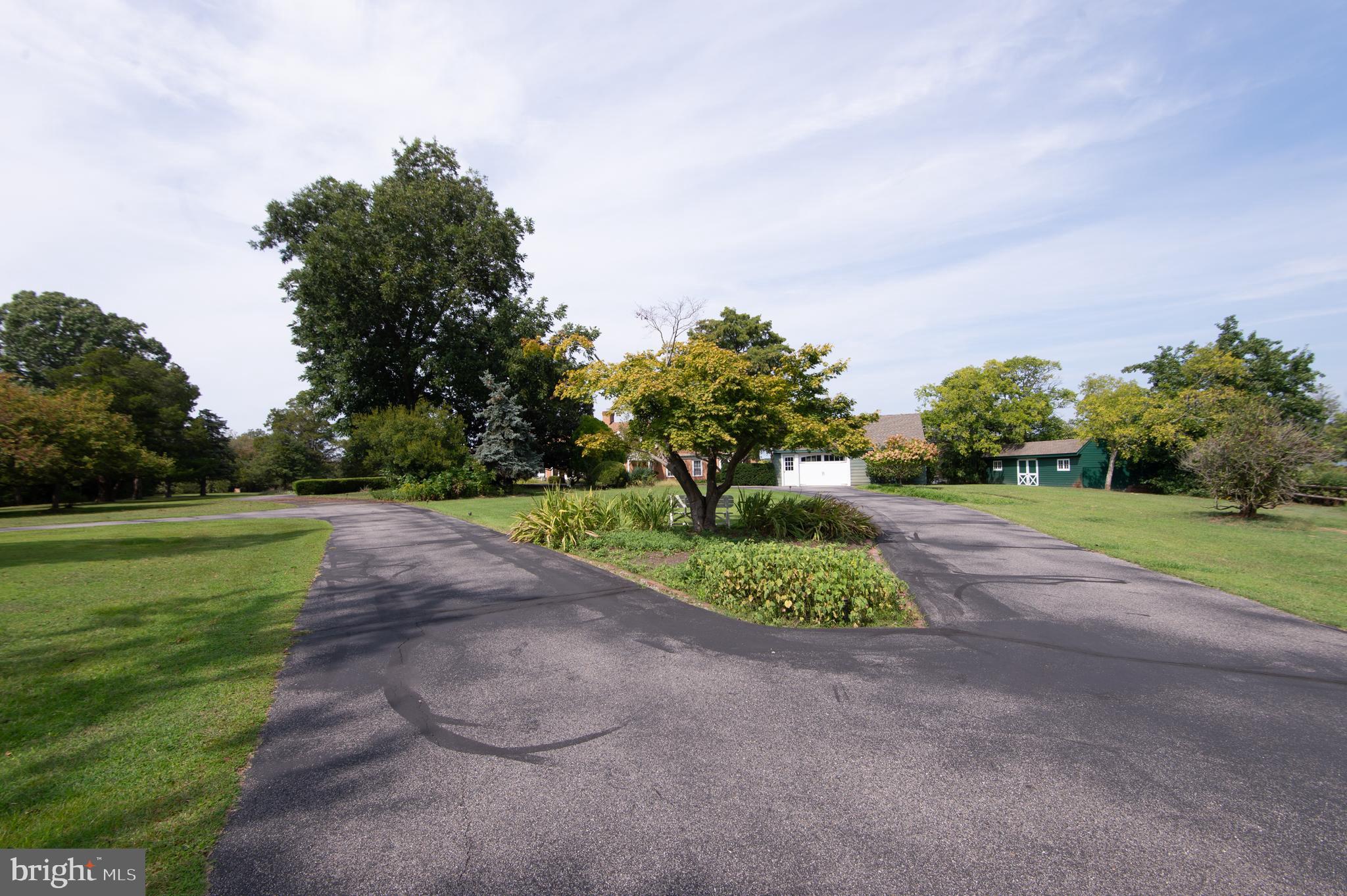 5499 Anderby Hall Road Royal Oak, MD 21662 - Photo 38 of 87 circular drive