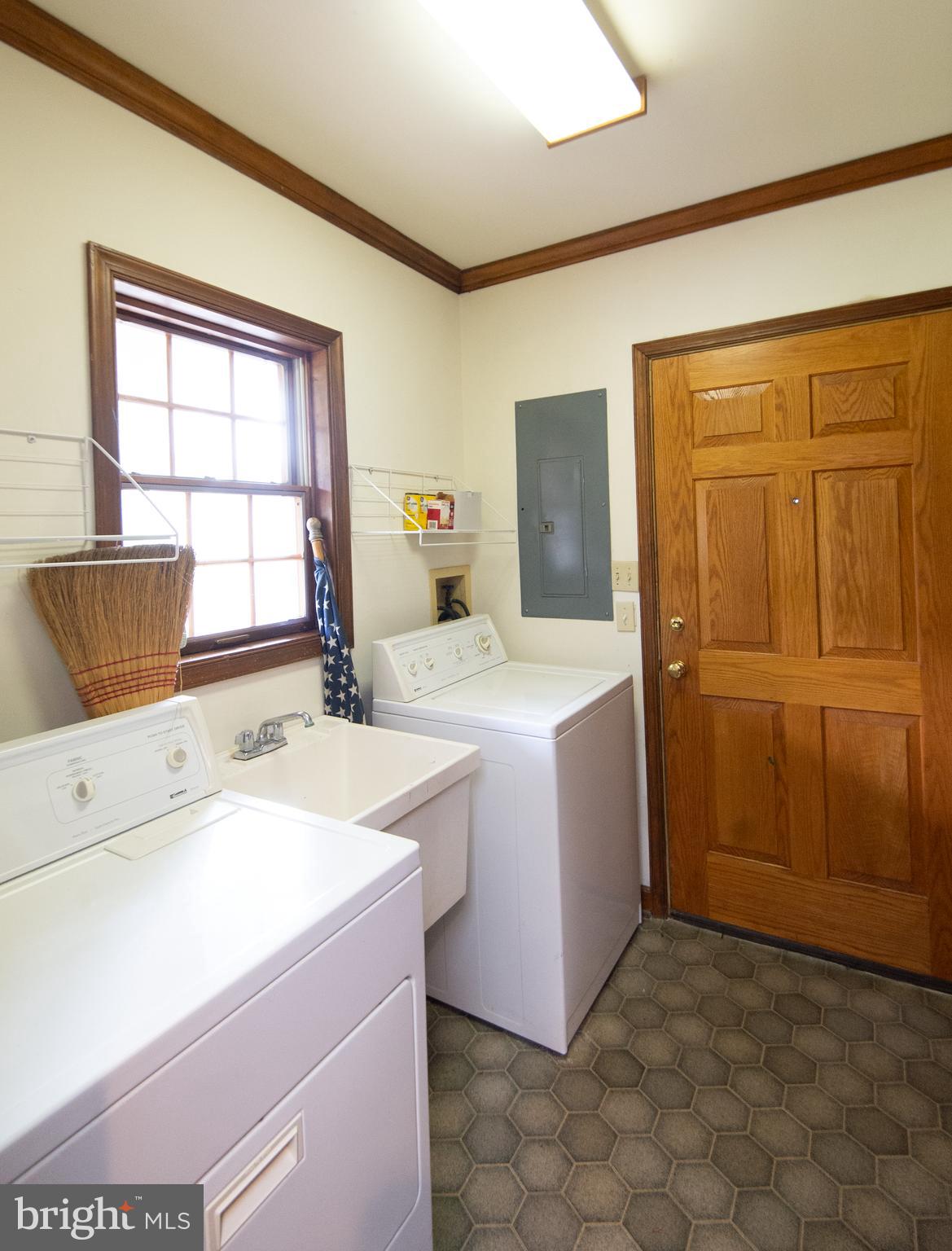 5499 Anderby Hall Road Royal Oak, MD 21662 - Photo 48 of 87 utility room
