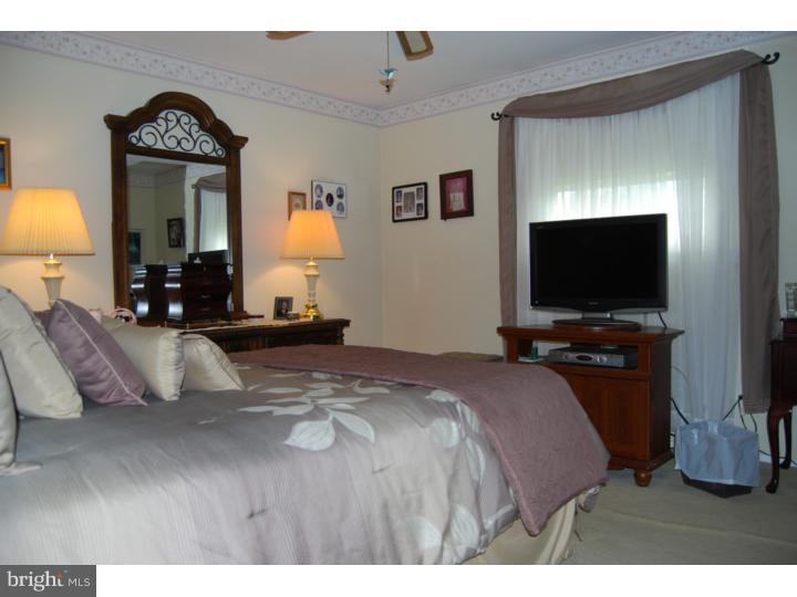221 Sharrow Vale Road Delran, NJ 08075 - Photo 11 of 17