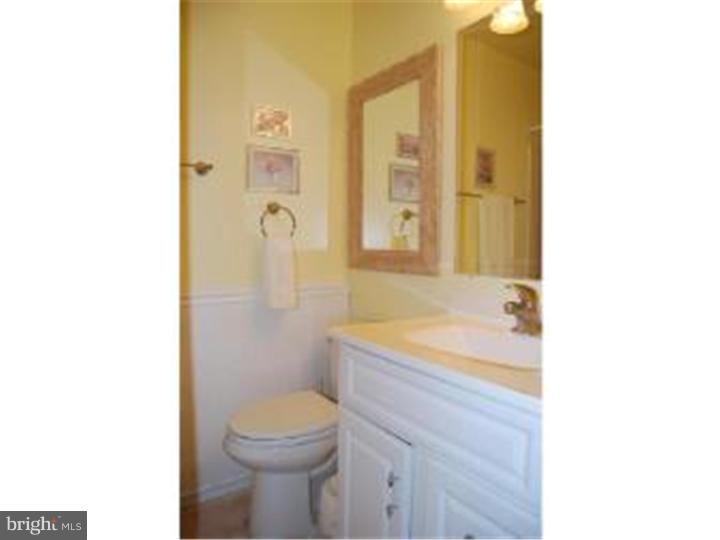 221 Sharrow Vale Road Delran, NJ 08075 - Photo 12 of 17