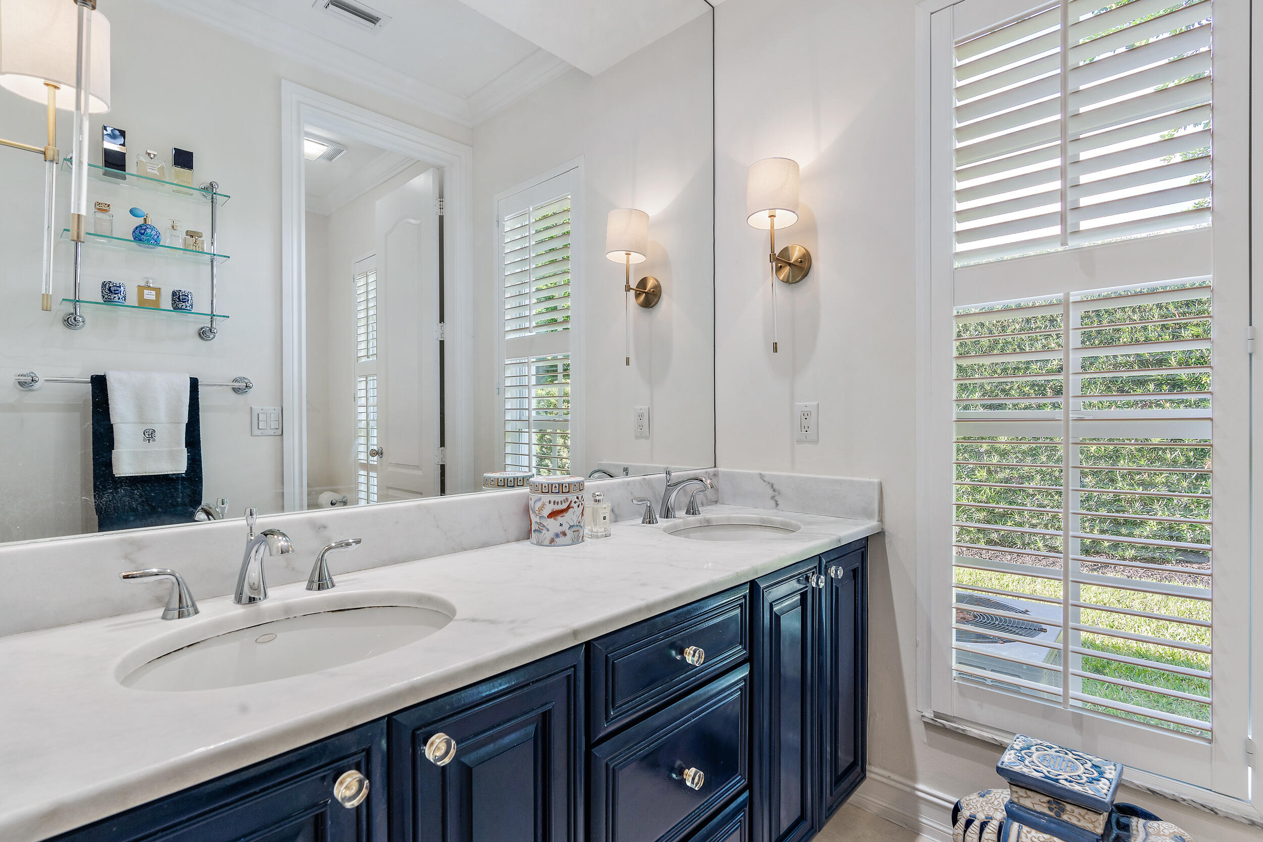 10182 Southeast Acorn Way Jupiter, FL 33469 - Photo 23 of 56 Primary bathroom