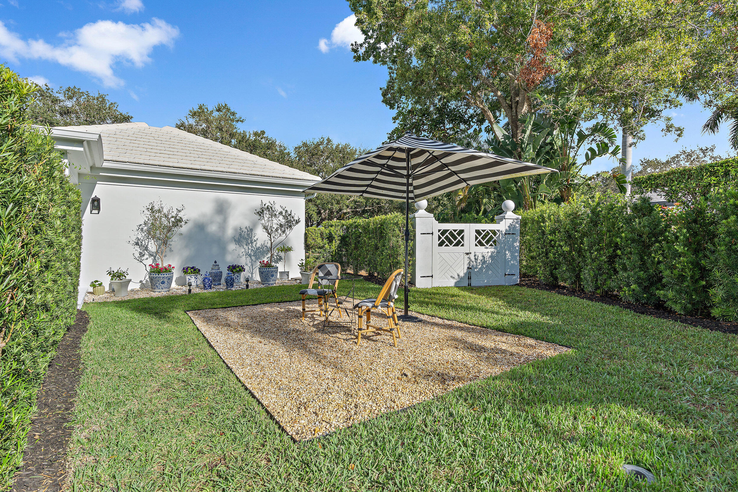 10182 Southeast Acorn Way Jupiter, FL 33469 - Photo 31 of 56 Bistro outdoor space