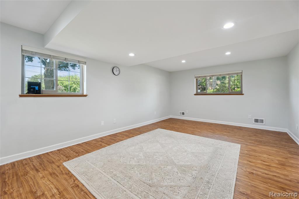3395 West Maple Road Wixom, MI 48393 - Photo 25 of 50