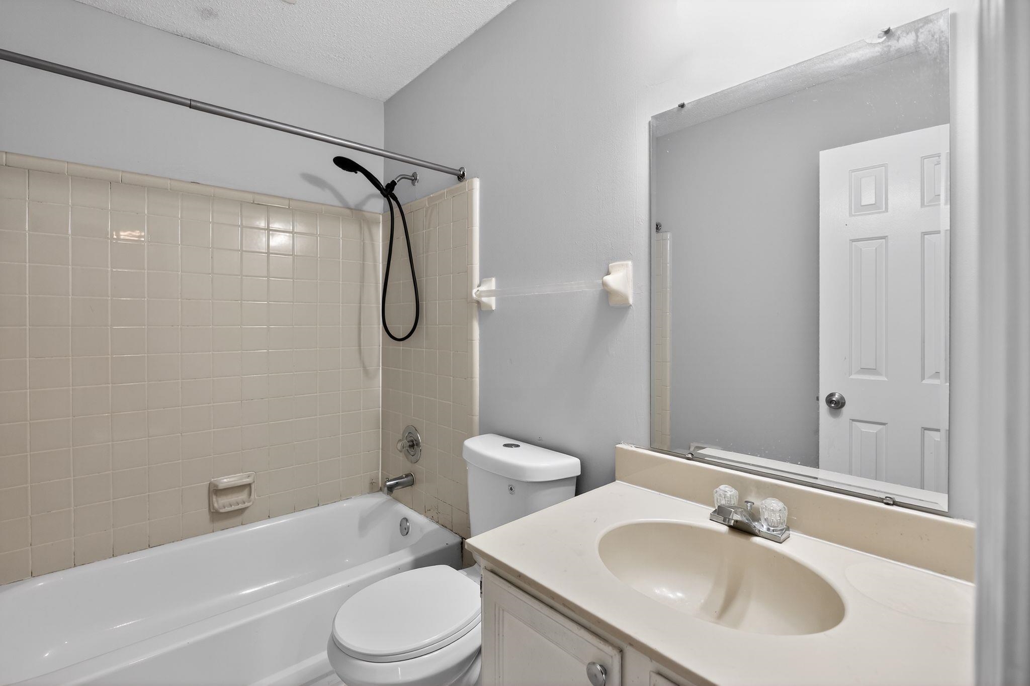 5581 Crepe Myrtle Drive Memphis, TN 38115 - Photo 28 of 33 Full bath with shower / washtub combination, vanity, and a textured ceiling