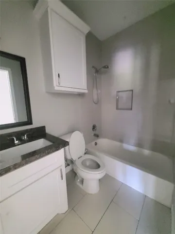 $1,150 | 501 East Davis Street, Unit 2, Conroe, TX 77301