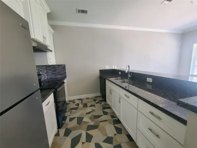 $1,150 | 501 East Davis Street, Unit 2, Conroe, TX 77301