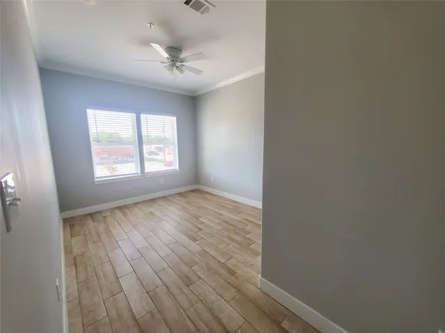 $1,150 | 501 East Davis Street, Unit 2, Conroe, TX 77301