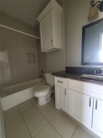 $1,150 | 501 East Davis Street, Unit 2, Conroe, TX 77301