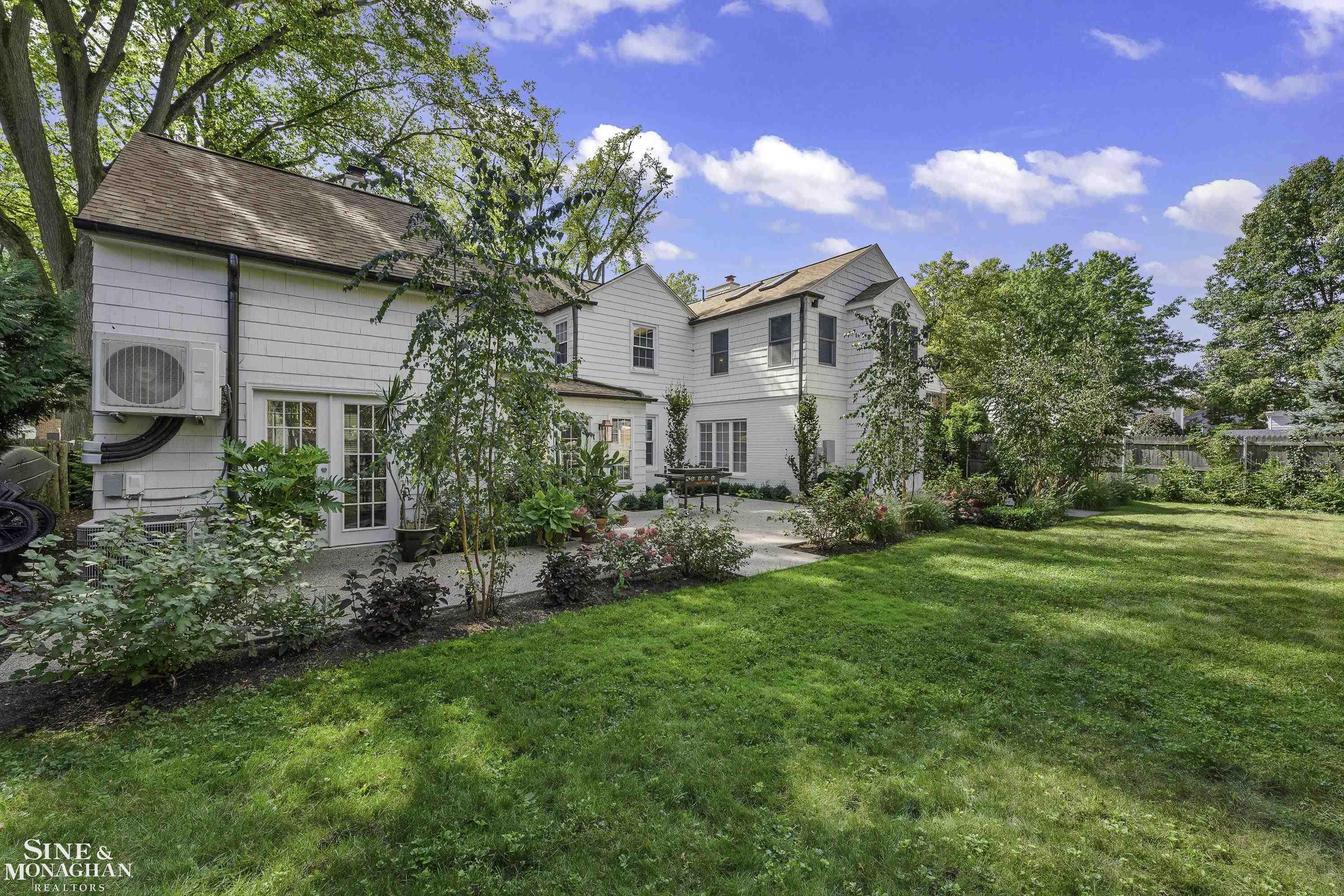 328 Touraine Road Grosse Pointe, MI 48236 - Photo 40 of 54 50156202-0970c45a-47d0-4f9a-b3b5-8d2934d06357.JPG