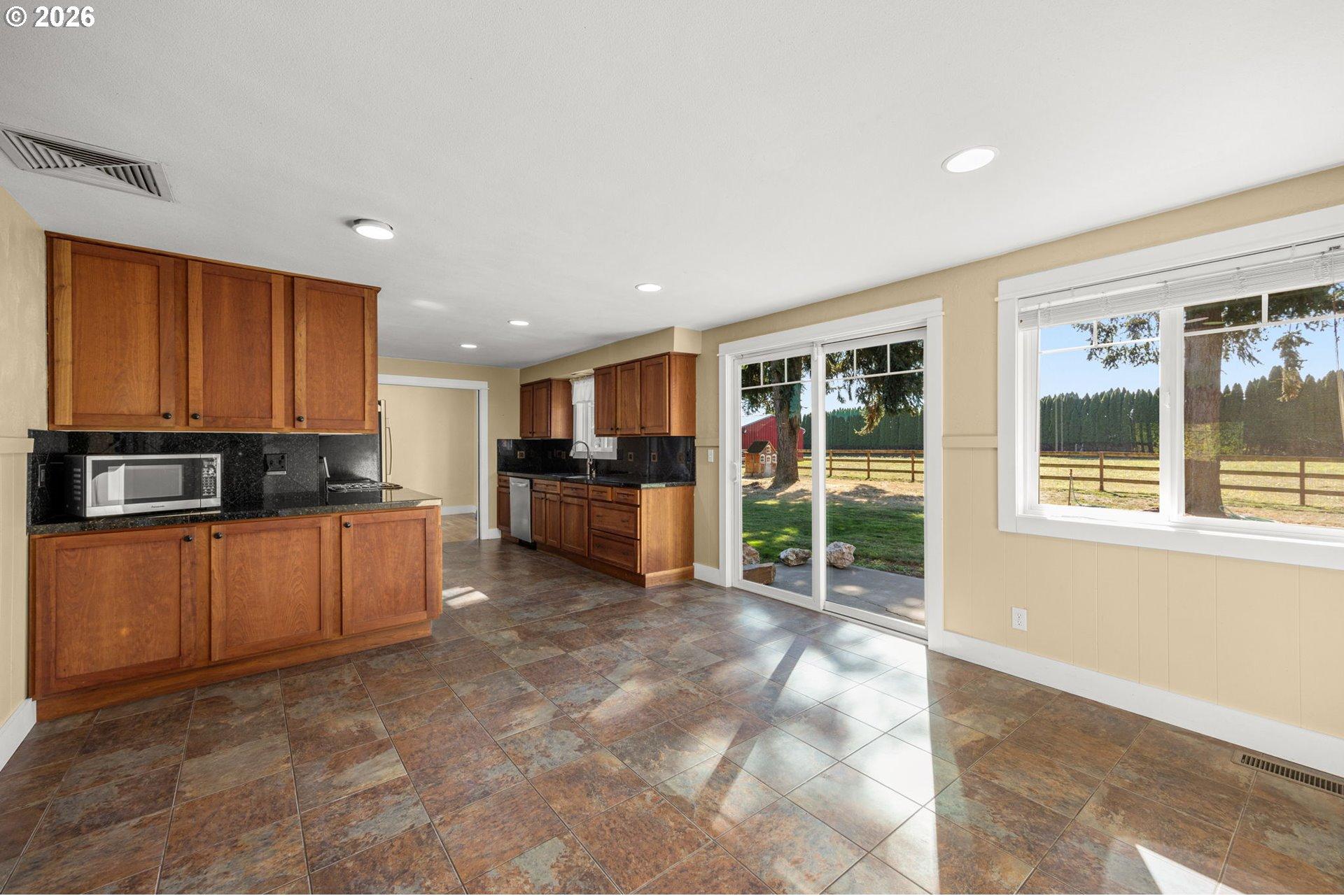 13528 Northeast Denbrook Road Aurora, OR 97002 - Photo 16 of 40 Gallery Image 16