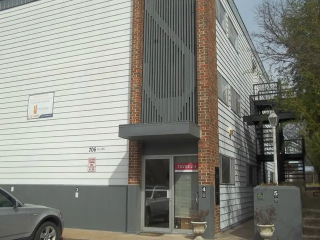 $1,475 | 706 West 34th Street, Unit 202, Austin, TX 78705