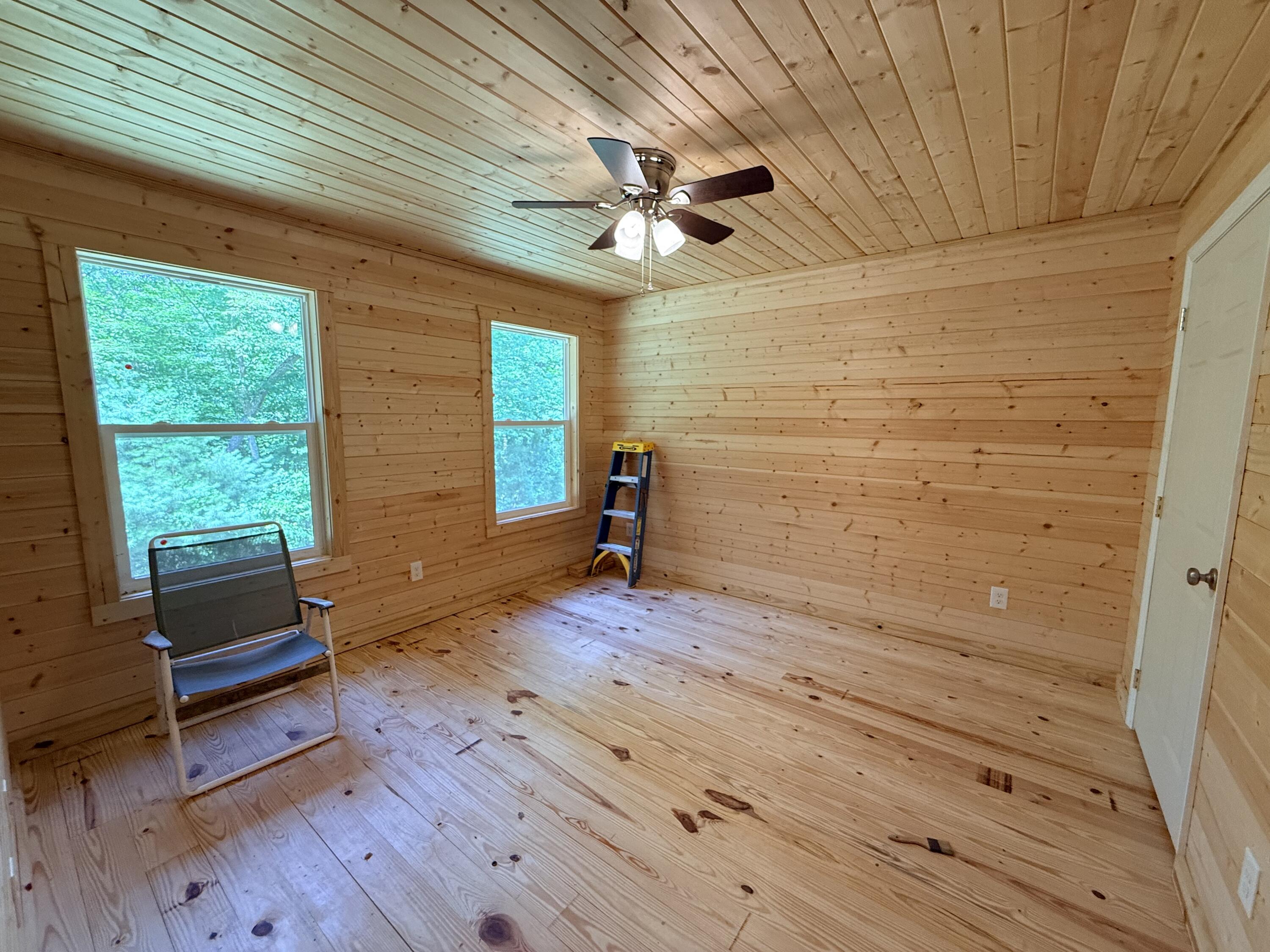 345 Magnolia Dr Spring Spring City, TN 37381 - Photo 16 of 23 Main Level Bedroom