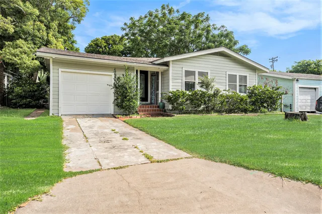 a view of a house with backyard and sitting area