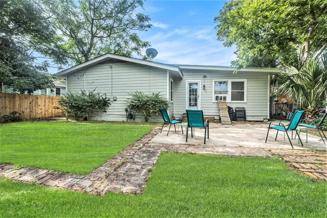 $2,800 | 116 Whiting Avenue, Galveston, TX 77550