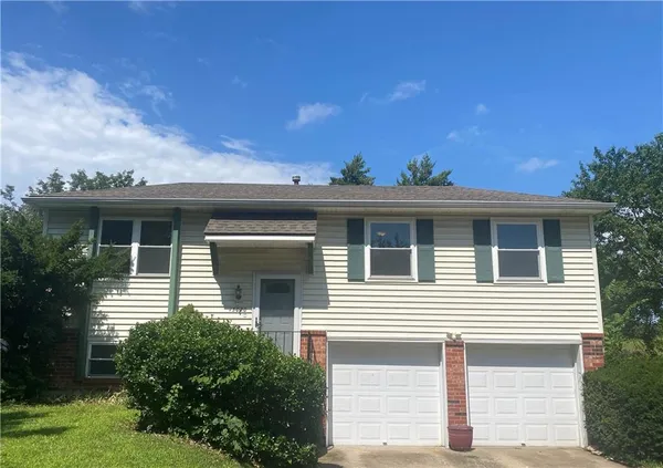 $345,000 | 13020 South Sycamore Street, Olathe, KS 66062