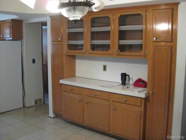 8355 Busch Street Center Line, MI 48015 - Photo 6 of 12 IMG_0006.jpg