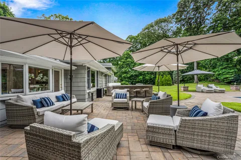 $2,598,000 | 19 Tappentown Lane, Glen Head, NY 11545